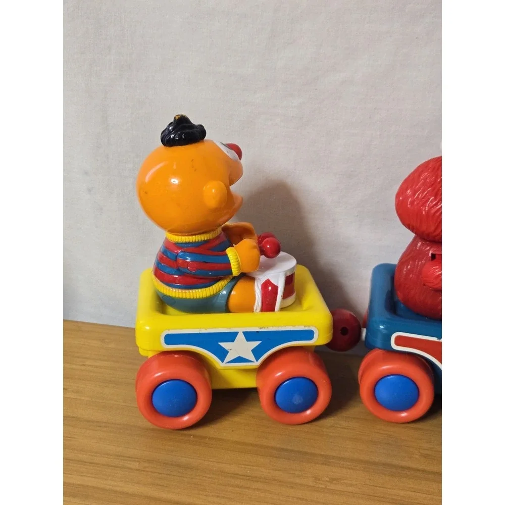 Vintage Sesame Street Parade Band TYCO Pull Train 16